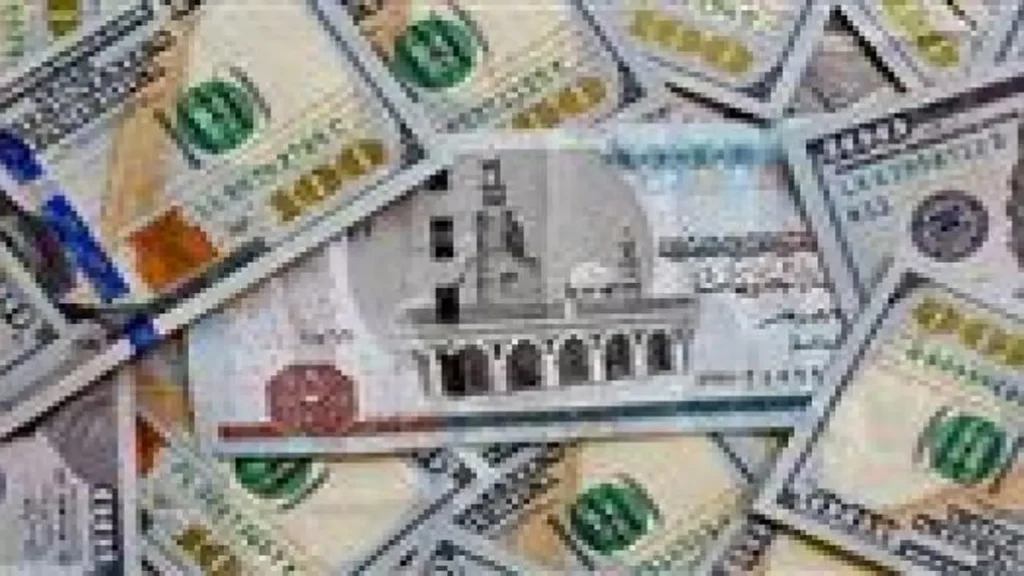 تراجع سعر الدولار مقابل الجنيه في منتصف التعاملات بعد قفزة صباحية كبيرة